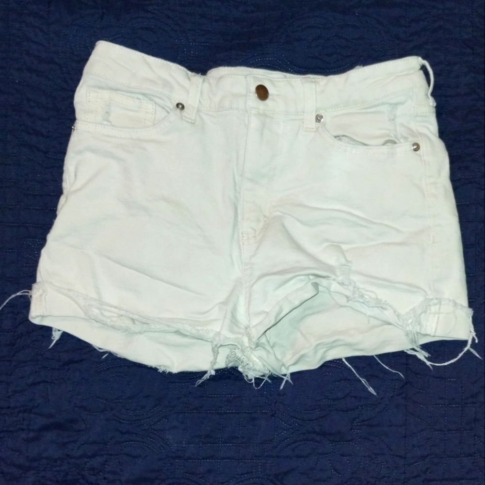 H&M Woman's white shorts